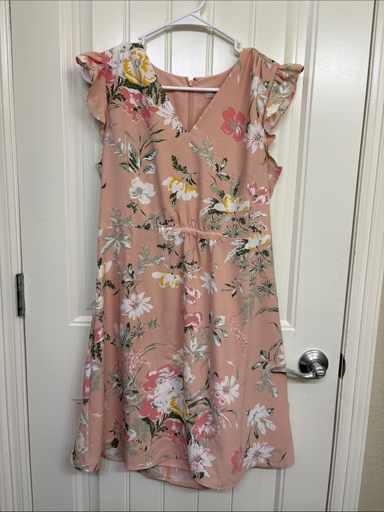 LOFT Dresses & Skirts - LOFT Peach Floral V-Neck Ruffle Sleeve Dress